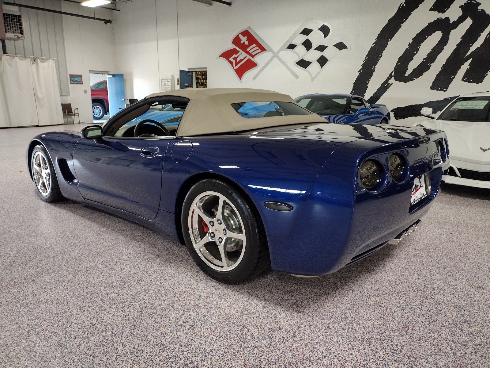 Used 2004 Chevrolet Corvette Convertible w/ Preferred Equipment Group RWD image 6