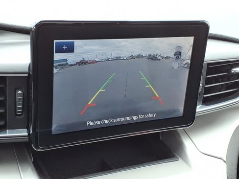 Used 2021 Ford Explorer XLT w/ Equipment Group 202A AWD/4WD image 18
