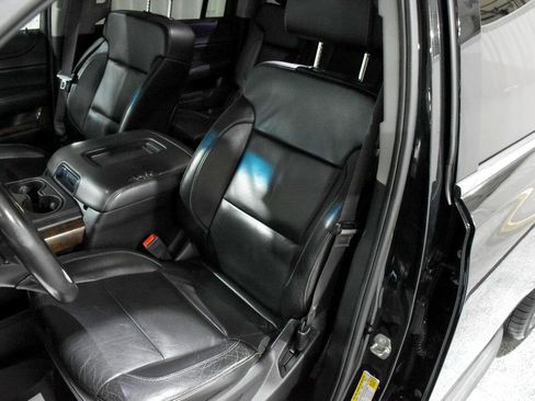 Used 2015 Chevrolet Suburban LT image 34