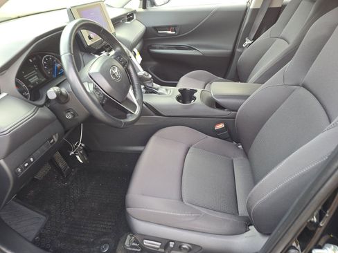 Used 2024 Toyota Venza LE image 6