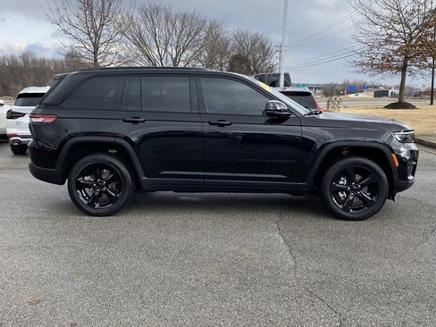 Used 2023 Jeep Grand Cherokee Altitude image 9