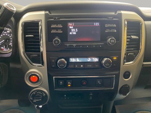 Used 2017 Nissan Titan SV image 14