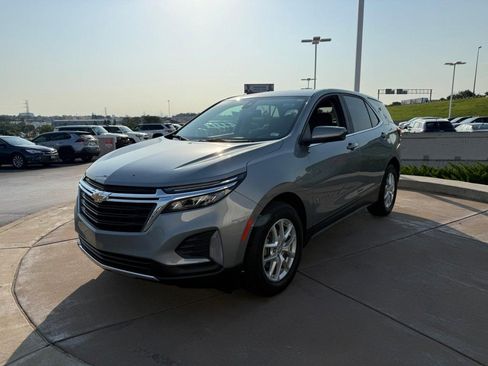 Used 2024 Chevrolet Equinox LT w/ LPO, Floor Liner Package FWD image 11