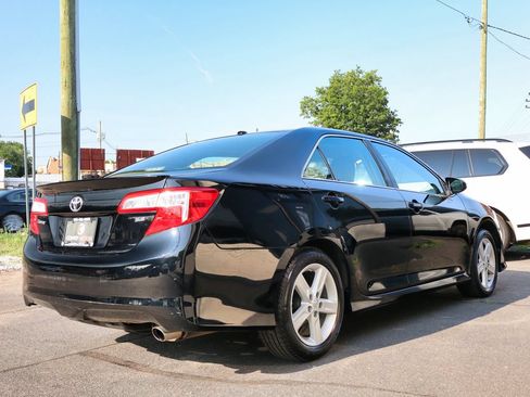 Used 2014 Toyota Camry SE w/ Moonroof Package FWD image 68