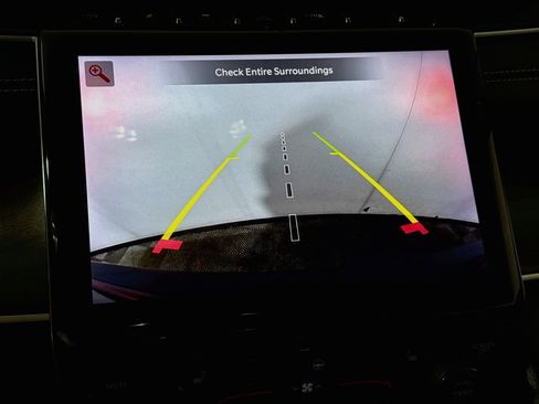 Used 2023 Jeep Grand Cherokee Limited w/ Black Appearance Package image 2