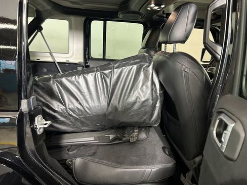 Used 2022 Jeep Wrangler Unlimited Sahara image 29