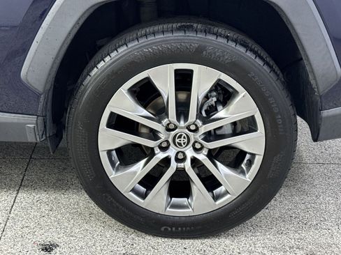 Used 2021 Toyota RAV4 XLE Premium AWD/4WD image 24