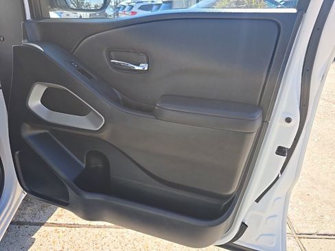 Used 2022 Nissan Frontier SV image 28