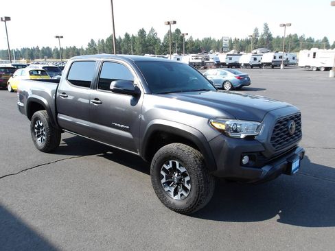 Used 2022 Toyota Tacoma TRD Off-Road AWD/4WD image 7