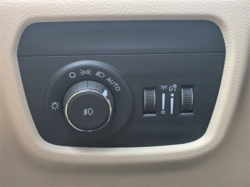 New 2025 Jeep Grand Cherokee L Limited w/ Luxury Tech Group II image 27