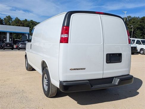 New 2025 Chevrolet Express 2500 w/ Driver Convenience Package image 4