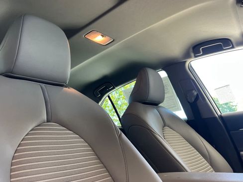 Certified 2019 Toyota Camry SE w/ Convenience Package FWD image 16