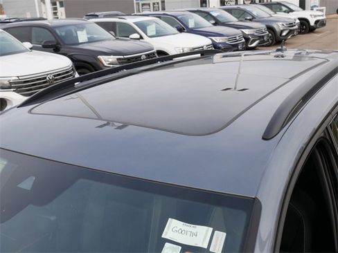 Certified 2024 Volkswagen Tiguan SE R-Line image 11