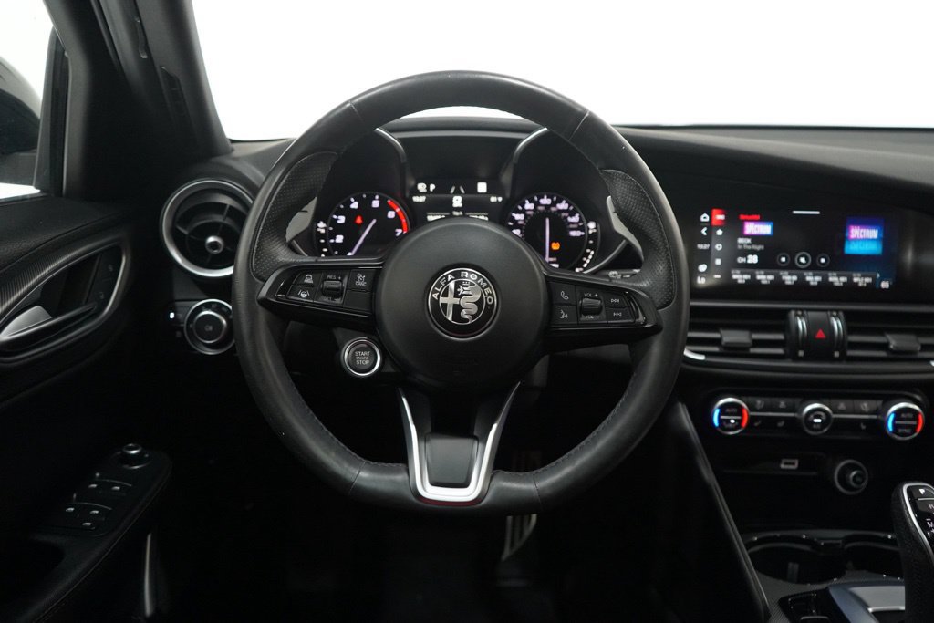Used 2023 Alfa Romeo Giulia Veloce AWD/4WD image 13