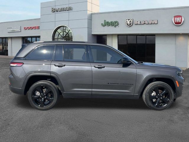 Used 2023 Jeep Grand Cherokee Altitude AWD/4WD image 8