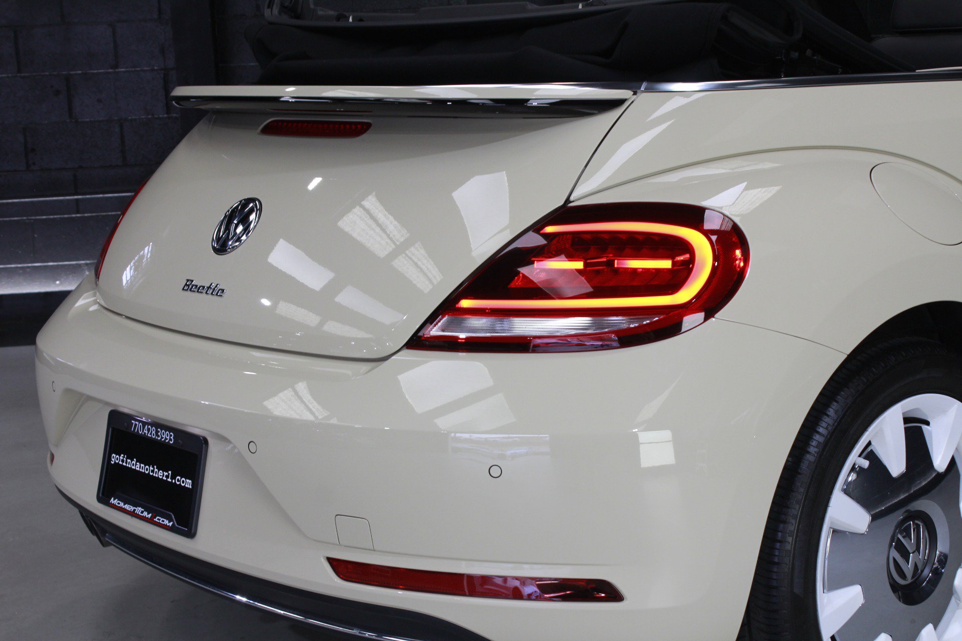 Used 2019 Volkswagen Beetle 2.0T S FWD image 23