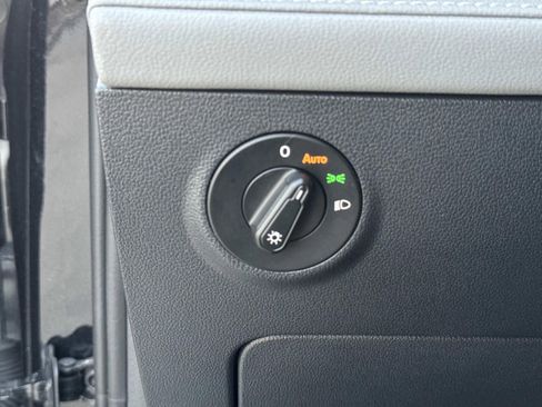 Used 2024 Volkswagen Taos SE image 20