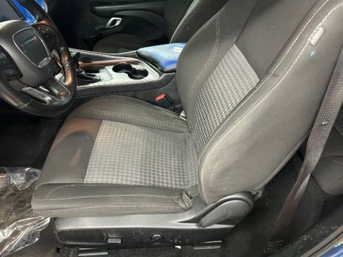 Used 2020 Dodge Challenger SXT w/ Blacktop Package image 8