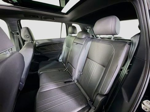 Used 2023 Volkswagen Tiguan SE R-Line image 22