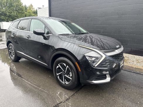 Used 2023 Kia Sportage LX image 4