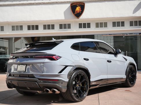Used 2024 Lamborghini Urus Performante image 3
