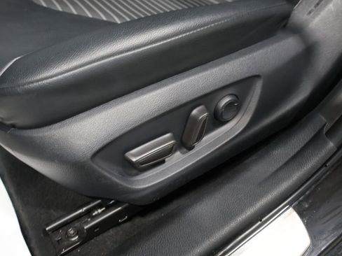 Used 2023 Toyota Camry SE image 9