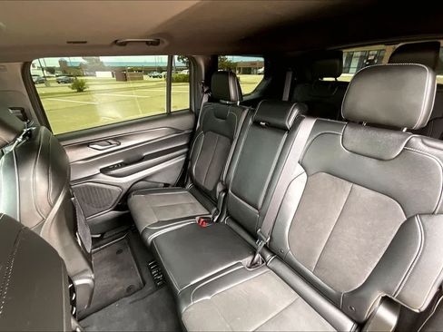 Used 2025 Jeep Grand Cherokee L Altitude RWD image 27