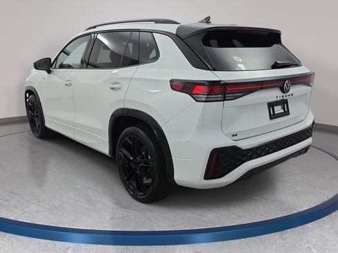 New 2026 Volkswagen Tiguan SE R-Line FWD image 7