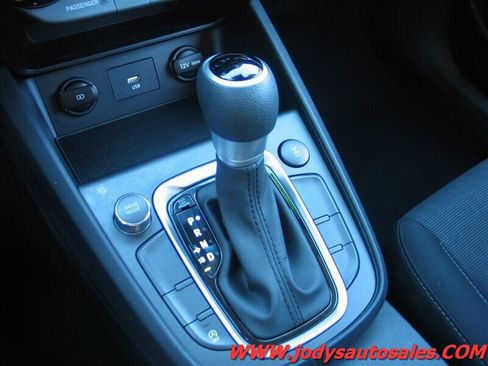 Used 2023 Hyundai Kona SEL AWD/4WD image 21