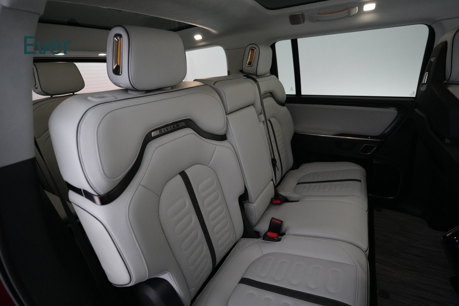 Used 2024 Rivian R1S Adventure Dual AWD/4WD image 5