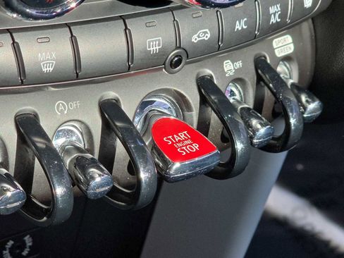 Used 2018 MINI Cooper S image 25