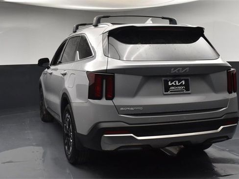 Certified 2025 Kia Sorento S w/ Panoramic Sunroof Package image 6
