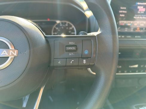 Used 2023 Nissan Rogue SV image 23