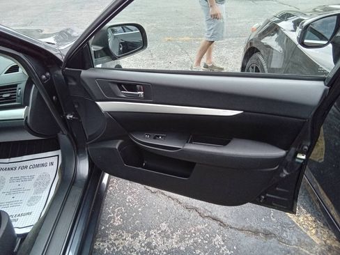 Used 2013 Subaru Legacy 2.5i Premium w/ All-Weather Pkg AWD/4WD image 3
