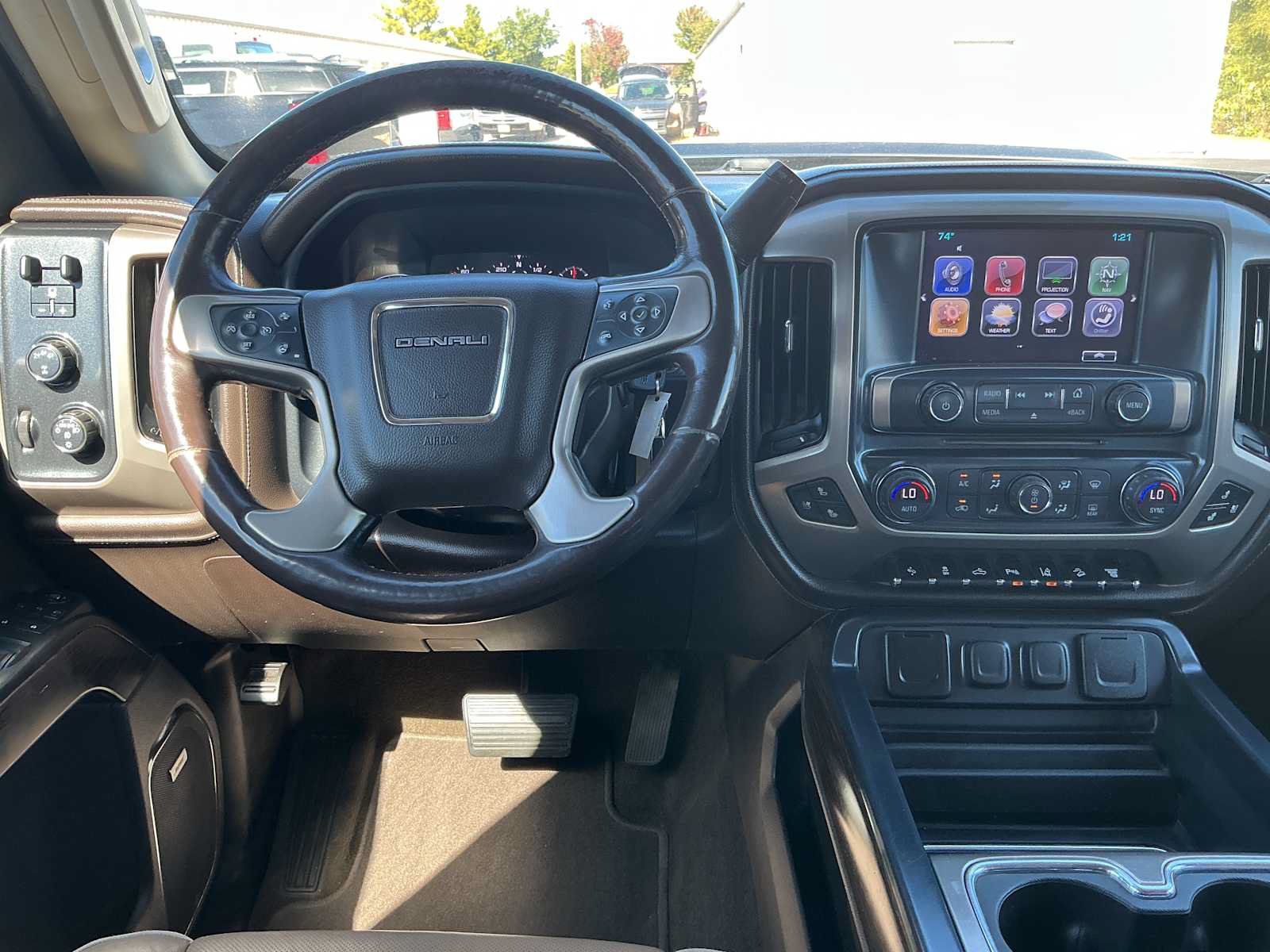 Used 2017 GMC Sierra 2500 Denali w/ Duramax Plus Package AWD/4WD image 8