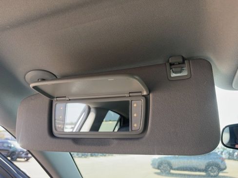 Used 2022 Chevrolet Equinox LT image 36