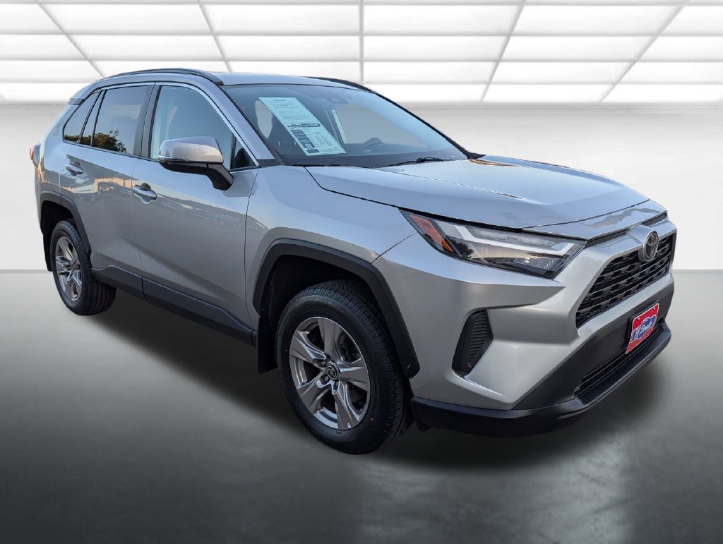 Used 2022 Toyota RAV4 XLE AWD/4WD image 1