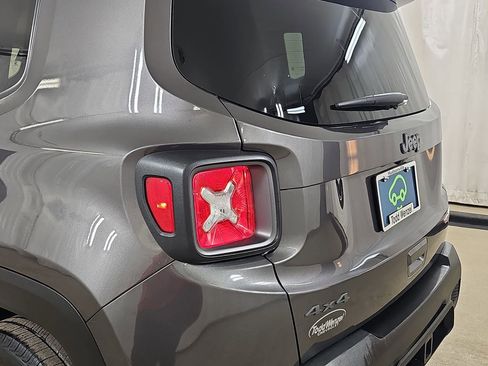 Used 2018 Jeep Renegade Trailhawk w/ UConnect 8.4 Nav Group image 40