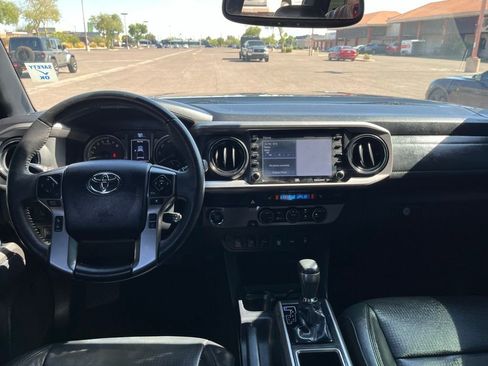 Used 2022 Toyota Tacoma Limited image 27