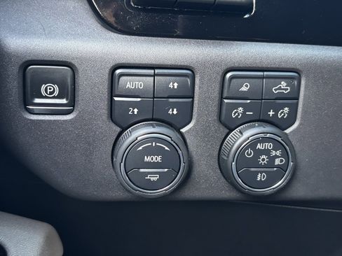 Used 2025 Chevrolet Silverado 1500 ZR2 w/ Technology Package image 4