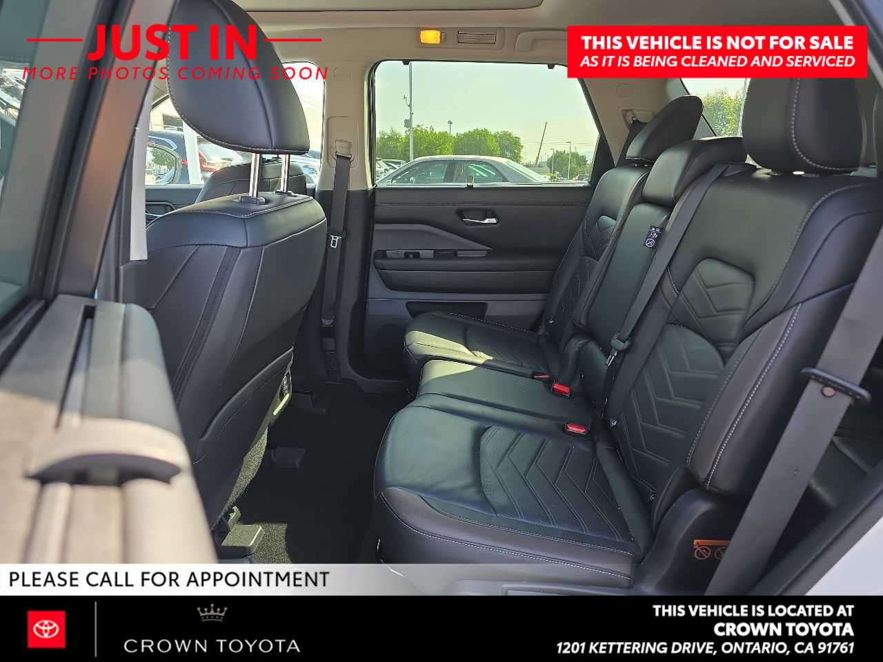 Used 2023 Nissan Pathfinder Platinum w/ Lighting Package (N93) FWD image 9