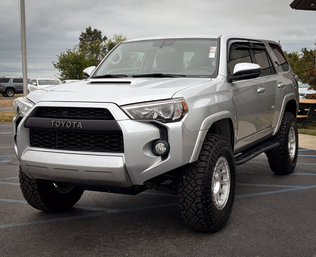Used 2019 Toyota 4Runner TRD Off-Road AWD/4WD image 18