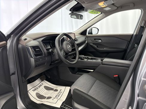Used 2023 Nissan Rogue SV FWD image 9