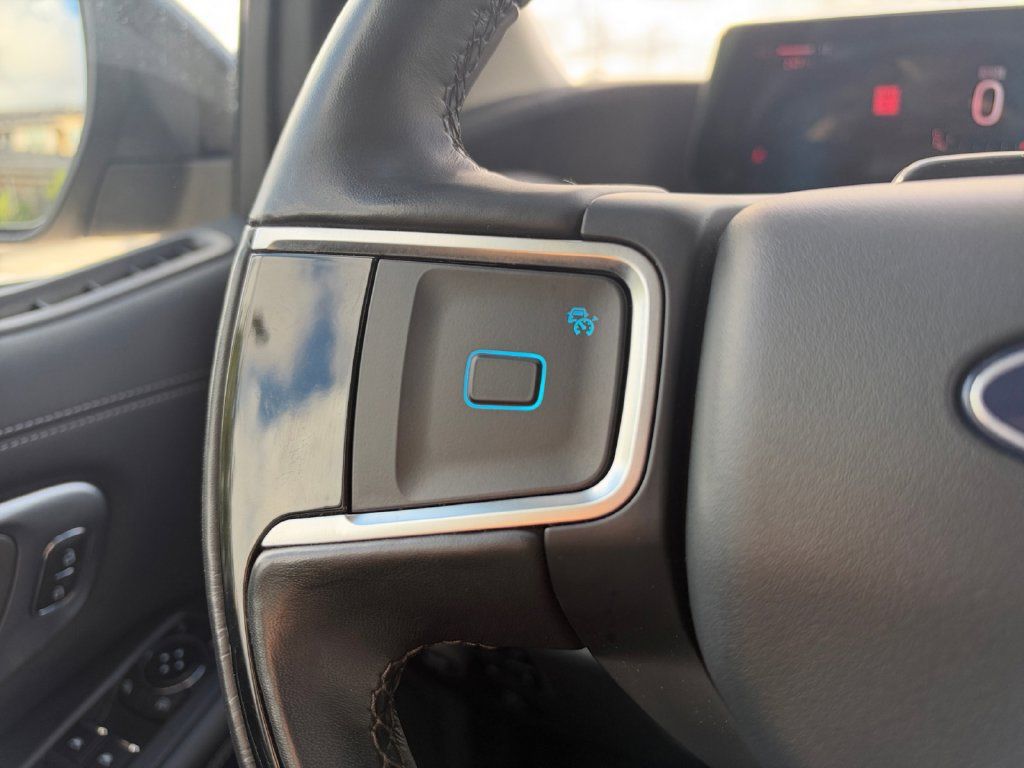 Used 2025 Ford Expedition Platinum AWD/4WD image 22