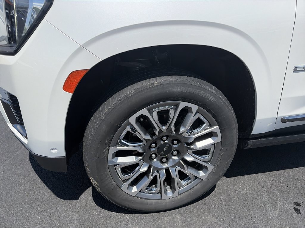 Used 2023 GMC Yukon XL Denali Ultimate AWD/4WD image 16