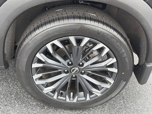 Certified 2025 Nissan Rogue SL w/ Tech Package FWD image 9