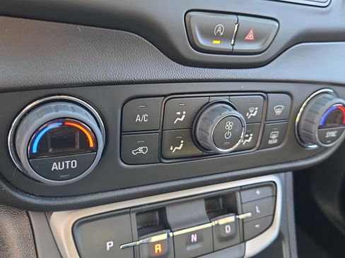 Used 2023 GMC Terrain SLE w/ Driver Convenience Package image 24