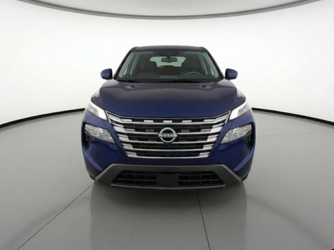 Used 2025 Nissan Rogue SV FWD image 2