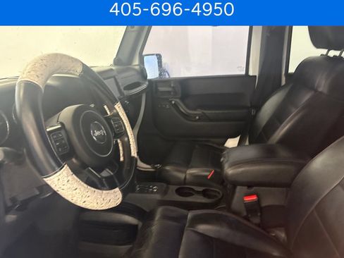 Used 2012 Jeep Wrangler Unlimited Sahara AWD/4WD image 4