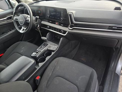 Used 2023 Kia Sportage LX image 11